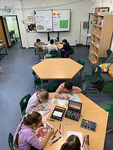 Foto von malenden Kindern