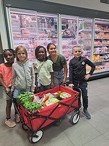 Foto: Kinder beim Einkauf