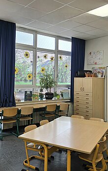 Foto Gruppenraum mit Fensterschmuck